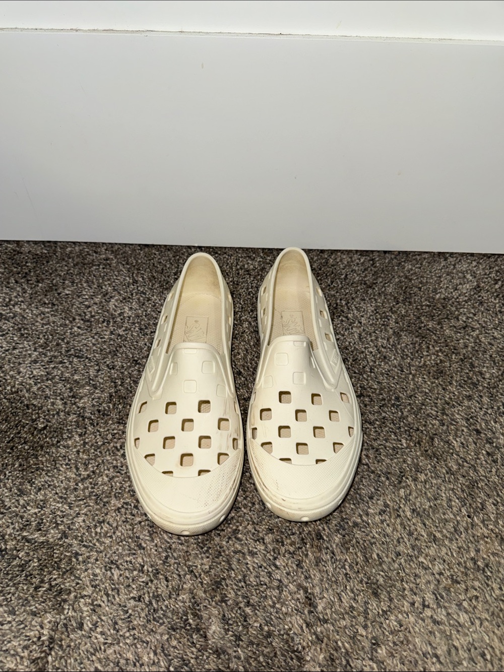 Vans Jelly Women’s Cream Slip-On Ventilated Casual Shoe Sz 6
